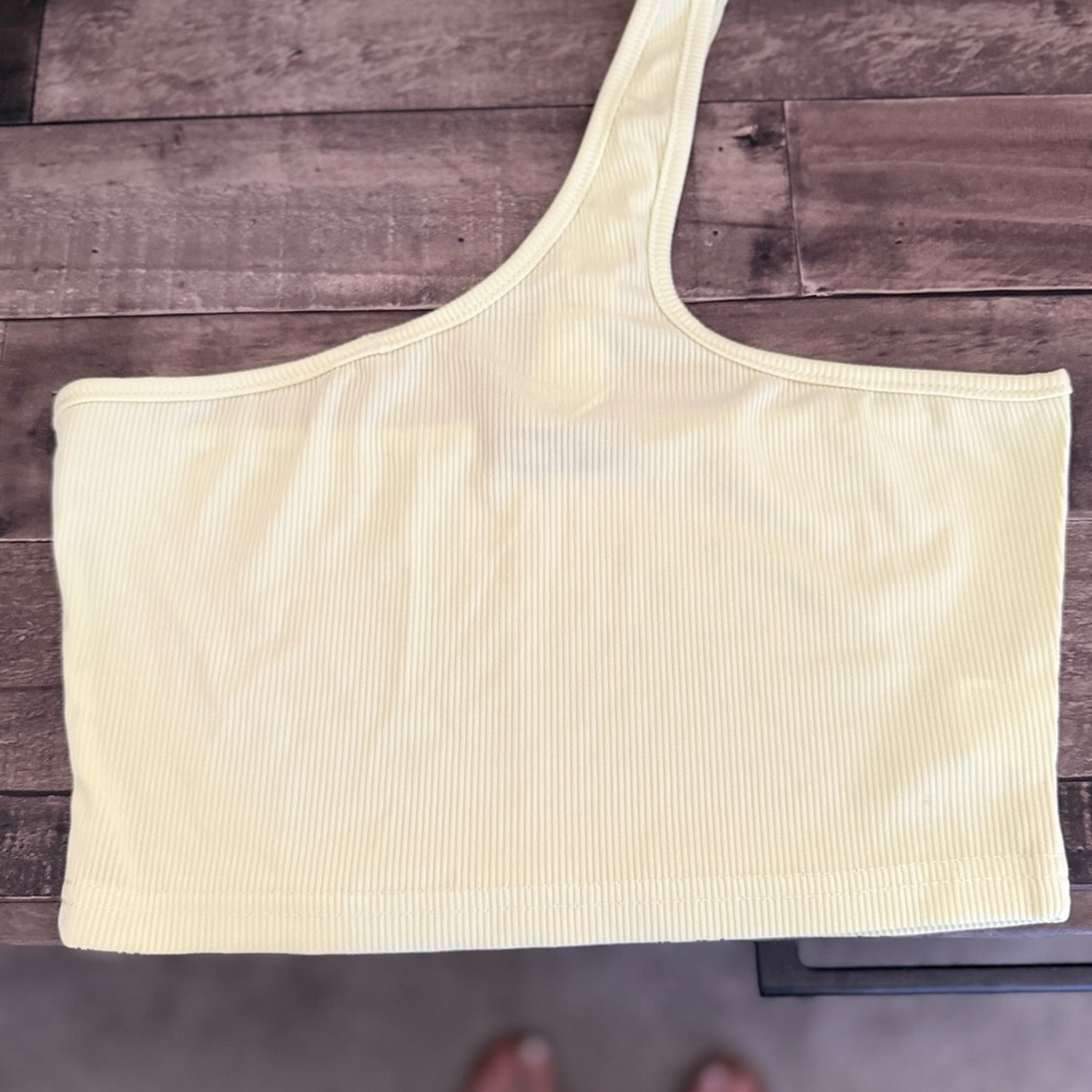 Chic Cream Asymmetrical Sleeveless Tank Top